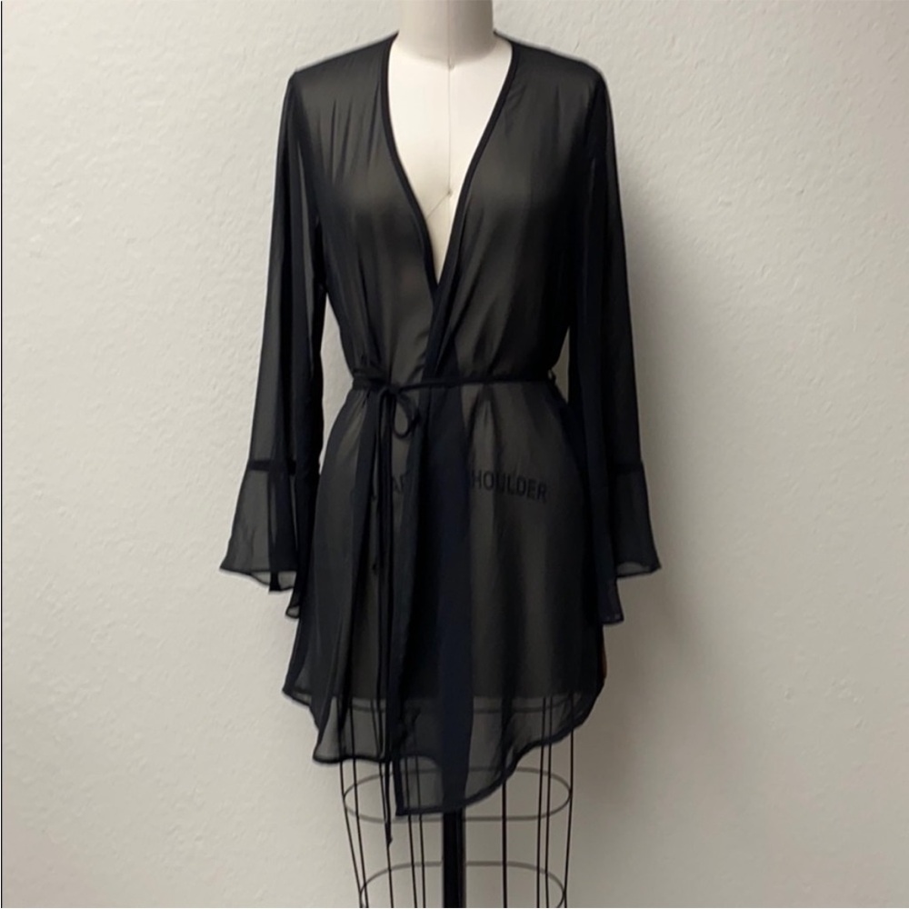 Short Cover in Black